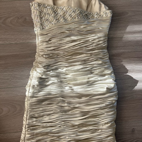 Terani Couture size 4 women’s formal dress - gorgeous ivory shimmer colour - Picture 3 of 5